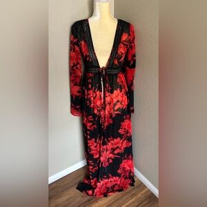 Aakaa Black and Red Floral Long Robe -cover size S
